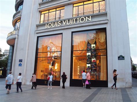 louis vuitton outlet in paris.